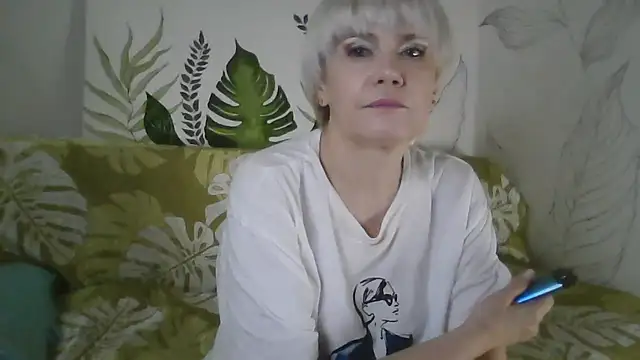 Snapshot of Catty_Lady chatting on 11/15/25, 04:58 Catty Lady online show from 11/15/25, 04:58