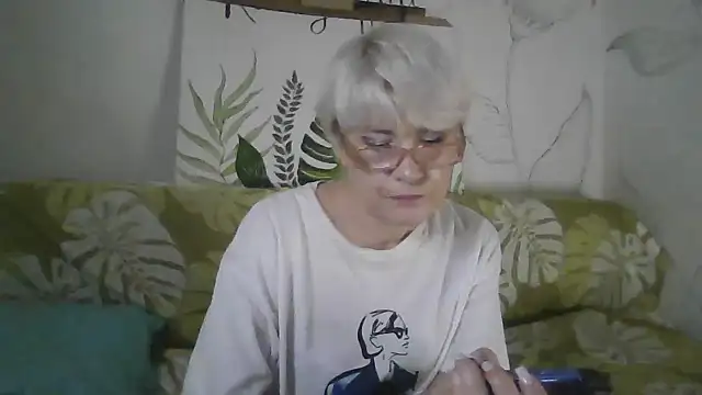 Snapshot of Catty_Lady chatting on 11/18/25, 06:34 Catty Lady online show from 11/18/25, 06:34