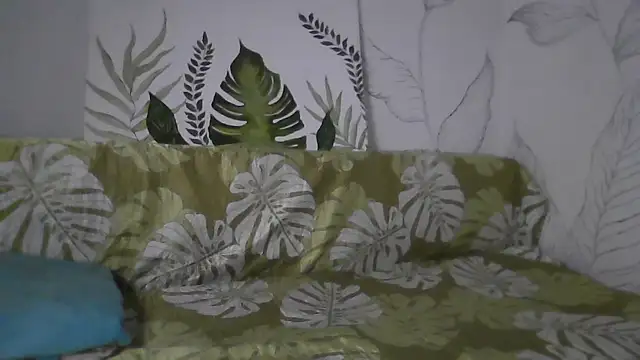 Snapshot of Catty_Lady chatting on 12/04/25, 08:17 Catty Lady online show from 12/04/25, 08:17