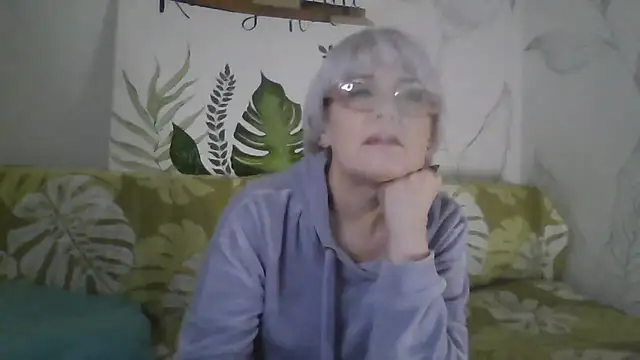 Snapshot of Catty_Lady chatting on 12/15/25, 07:29 Catty Lady online show from 12/15/25, 07:29