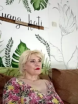 Snapshot of Catty_Lady chatting on 06/17/26, 06:31 Catty Lady online show from 06/17/26, 06:31