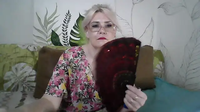 Snapshot of Catty_Lady chatting on 07/04/26, 08:26 Catty Lady online show from 07/04/26, 08:26