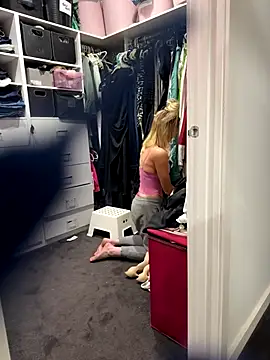 Snapshot of Reacher110565 chatting on 10/25/25, 10:34 Reacher110565 online show from 10/25/25, 10:34