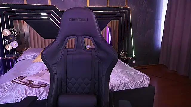 EviLune online show from 09/14/25, 06:23