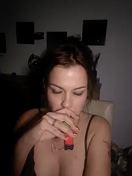 Snapshot of Foxy-Milfy chatting on 09/29/25, 05:34 Foxy-Milfy online show from 09/29/25, 05:34