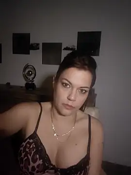 Snapshot of Foxy-Milfy chatting on 09/29/25, 10:36 Foxy-Milfy online show from 09/29/25, 10:36