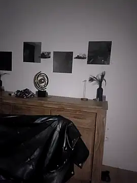 Snapshot of Foxy-Milfy chatting on 10/04/25, 04:21 Foxy-Milfy online show from 10/04/25, 04:21