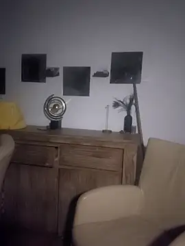 Snapshot of Foxy-Milfy chatting on 10/10/25, 01:04 Foxy-Milfy online show from 10/10/25, 01:04