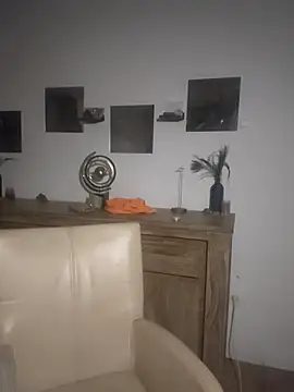 Snapshot of Foxy-Milfy chatting on 10/13/25, 09:48 Foxy-Milfy online show from 10/13/25, 09:48