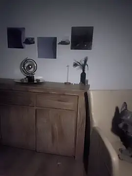 Snapshot of Foxy-Milfy chatting on 10/15/25, 11:05 Foxy-Milfy online show from 10/15/25, 11:05