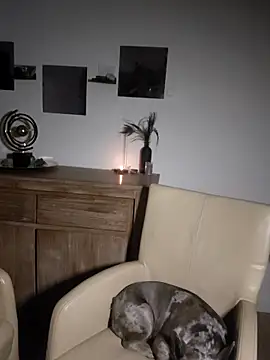 Snapshot of Foxy-Milfy chatting on 10/21/25, 11:38 Foxy-Milfy online show from 10/21/25, 11:38