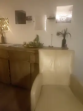 Snapshot of Foxy-Milfy chatting on 10/31/25, 02:12 Foxy-Milfy online show from 10/31/25, 02:12