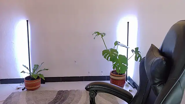 Snapshot of Sarasavage chatting on 03/31/26, 11:54 Sarasavage online show from 03/31/26, 11:54