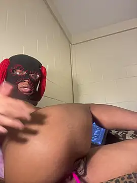 Snapshot of masked_doll_kashi chatting on 03/30/26, 02:40 masked doll kashi online show from 03/30/26, 02:40