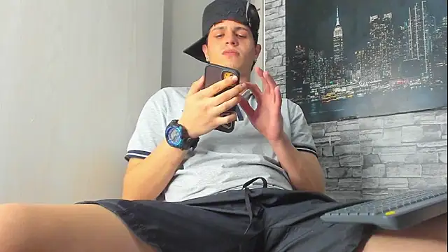 Themasterhades 777 online show from 10/05/25, 12:20