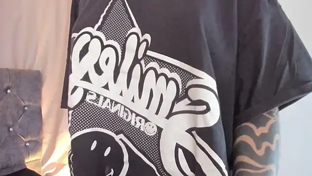 Snapshot of kaylee_lee chatting on 12/19/25, 04:30 kaylee lee online show from 12/19/25, 04:30