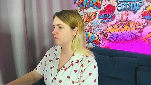 Julia Jips online show from 09/13/25, 12:10