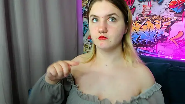 Julia Jips online show from 09/29/25, 12:05