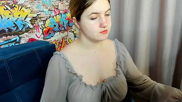 Julia Jips online show from 10/14/25, 01:06