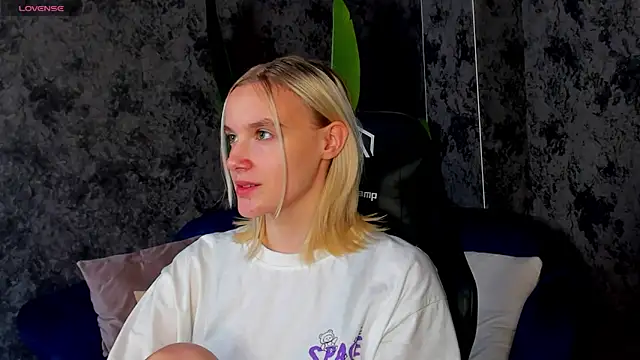 Carolin Miller online show from 10/13/25, 07:52