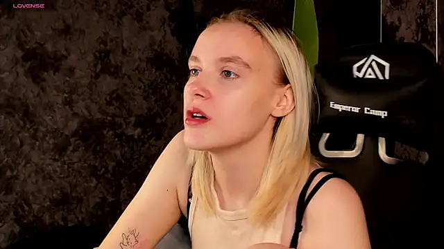 Carolin Miller online show from 10/26/25, 05:46