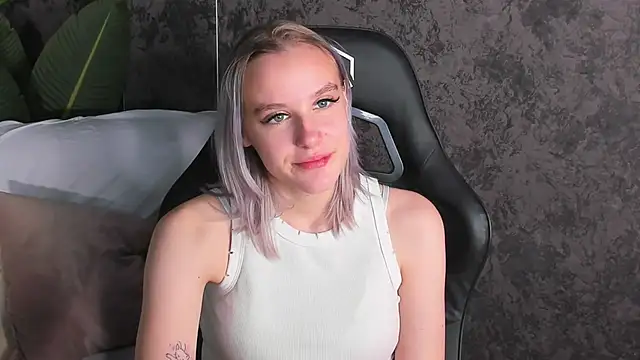 Carolin Miller online show from 11/19/25, 11:10