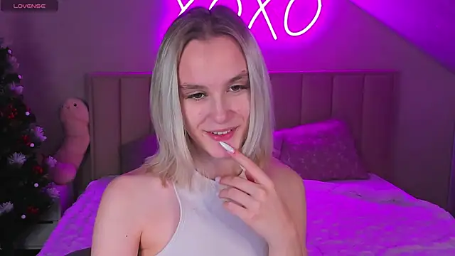 Carolin Miller online show from 12/15/25, 09:02