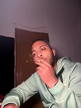 Snapshot of Minidemonkush chatting on 12/21/25, 03:24 Minidemonkush online show from 12/21/25, 03:24