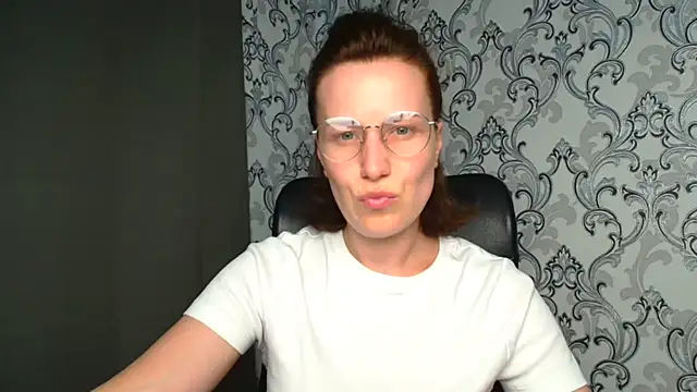 Snapshot of Kelly_Kisss chatting on 06/24/26, 11:09 Kelly Kisss online show from 06/24/26, 11:09
