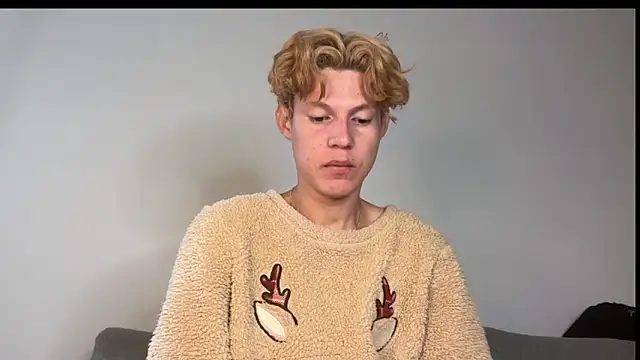 Snapshot of pbyariel- chatting on 09/12/25, 05:02 pbyariel- online show from 09/12/25, 05:02