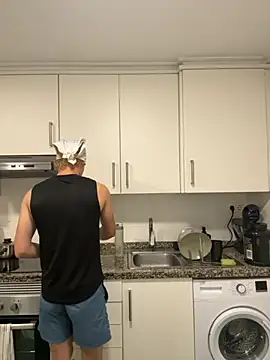 Snapshot of pbyariel- chatting on 10/20/25, 03:45 pbyariel- online show from 10/20/25, 03:45