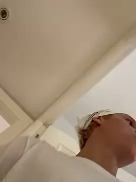 Snapshot of pbyariel- chatting on 10/21/25, 03:57 pbyariel- online show from 10/21/25, 03:57