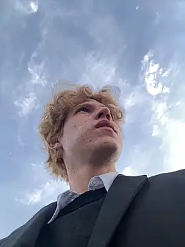 Snapshot of pbyariel- chatting on 10/25/25, 04:57 pbyariel- online show from 10/25/25, 04:57