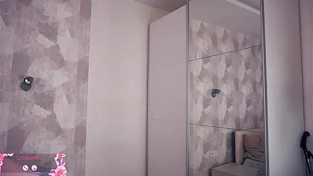 Snapshot of SilverGalen chatting on 11/28/25, 07:33 SilverGalen online show from 11/28/25, 07:33