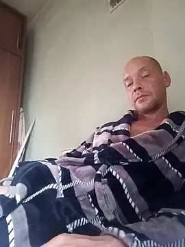 Snapshot of ToughDraft14 chatting on 10/04/25, 06:55 ToughDraft14 online show from 10/04/25, 06:55