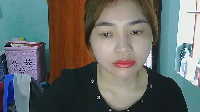 Uhem112 online show from 10/11/25, 02:22