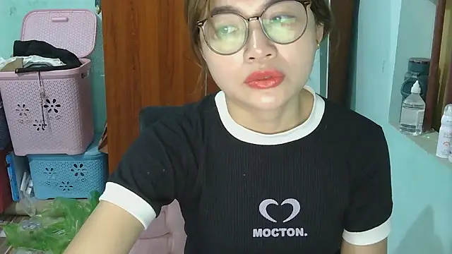 Uhem112 online show from 10/20/25, 01:06