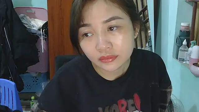 Uhem112 online show from 11/17/25, 01:06