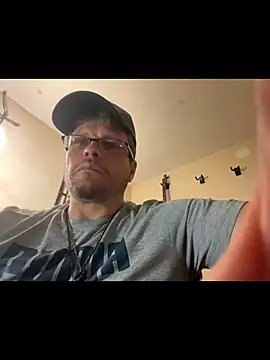 Snapshot of 69ReVeaL@xh chatting on 11/19/25, 02:11 69ReVeaLxh online show from 11/19/25, 02:11