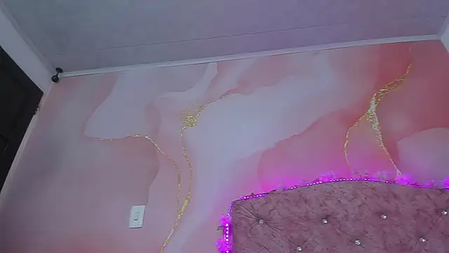 violet taylor  online show from 11/20/25, 02:12