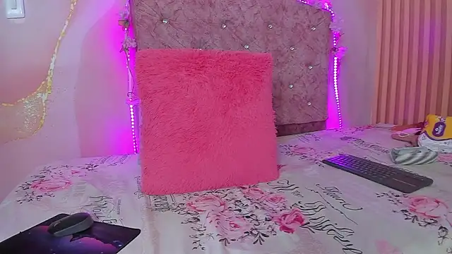 violet taylor  online show from 03/11/26, 02:17