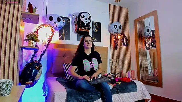 Snapshot of _samanthaa_foxx chatting on 10/14/25, 10:38  samanthaa foxx online show from 10/14/25, 10:38