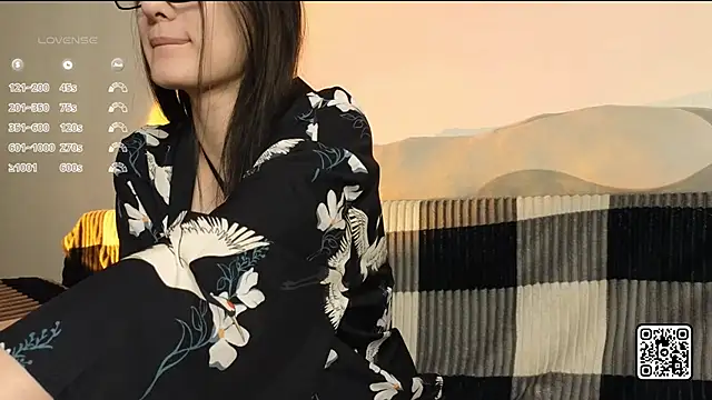 Snapshot of OdelynBagge chatting on 10/29/25, 06:09 OdelynBagge online show from 10/29/25, 06:09