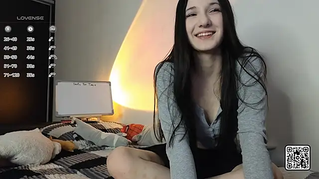 Snapshot of OdelynBagge chatting on 11/08/25, 05:01 OdelynBagge online show from 11/08/25, 05:01