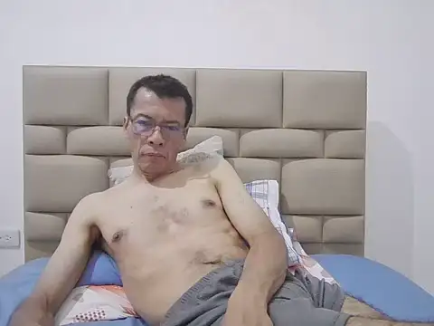 skinnylatino51 online show from 11/12/25, 12:11