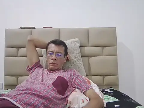 skinnylatino51 online show from 11/28/25, 02:47