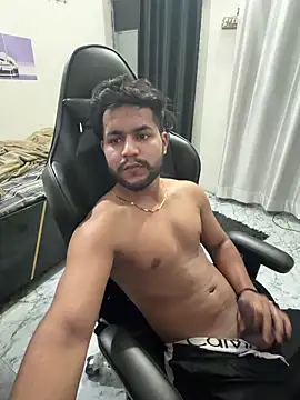 Kartikkartik8595 online show from 04/12/26, 10:48