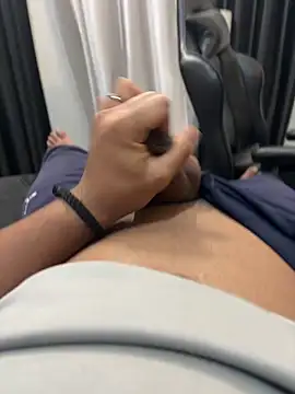 Kartikkartik8595 online show from 04/15/26, 06:59