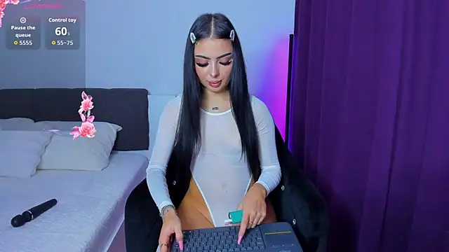 Snapshot of AshleyEttheenn chatting on 10/07/25, 06:27 AshleyEttheenn online show from 10/07/25, 06:27