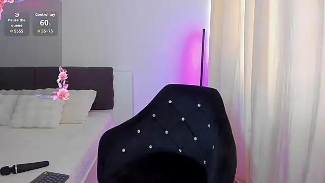 Snapshot of AshleyEttheenn chatting on 10/12/25, 11:53 AshleyEttheenn online show from 10/12/25, 11:53